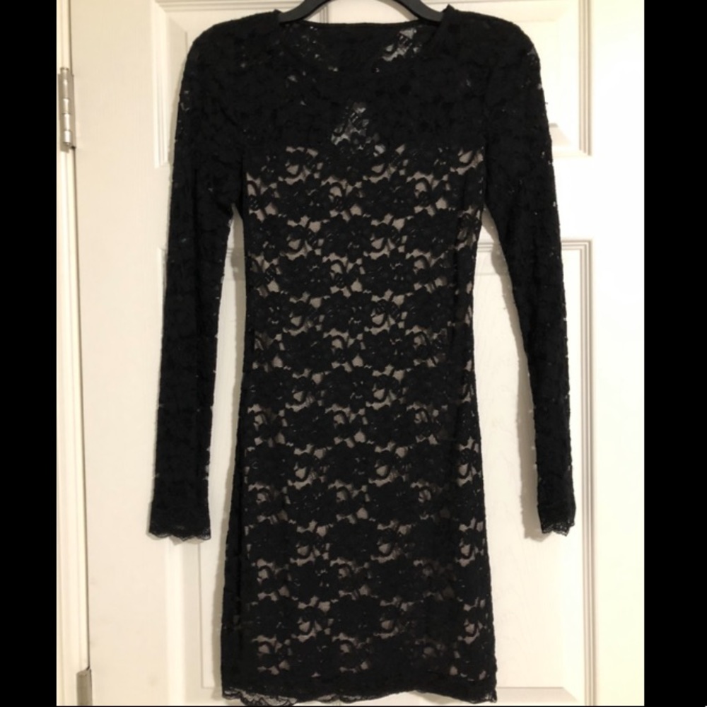 ✨Open back Express lace dress✨